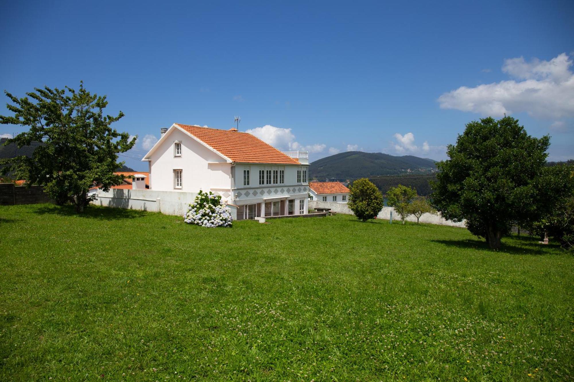 Beachfront Surf & Holiday House, Charming & Quiet Villarrube Εξωτερικό φωτογραφία